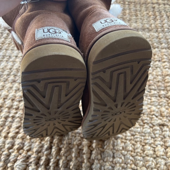 Ugg Bailey Button - Picture 3 of 5